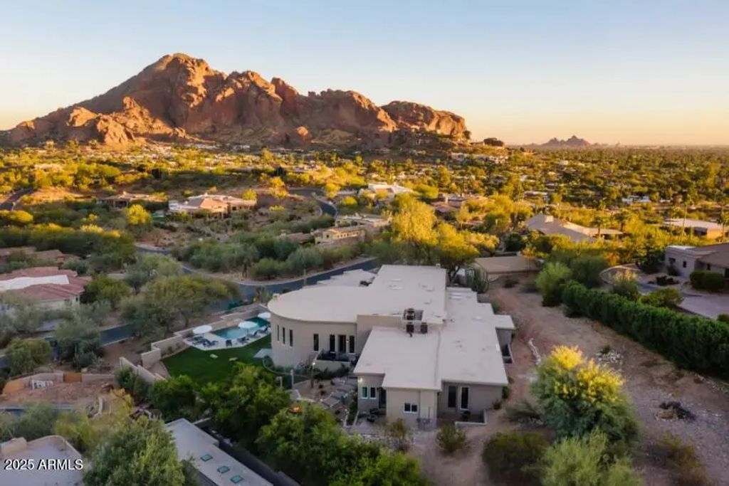 6134 N 44th Street, Paradise Valley