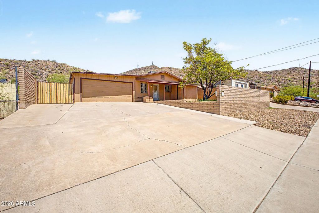 1516 W Shangri La Road, Phoenix