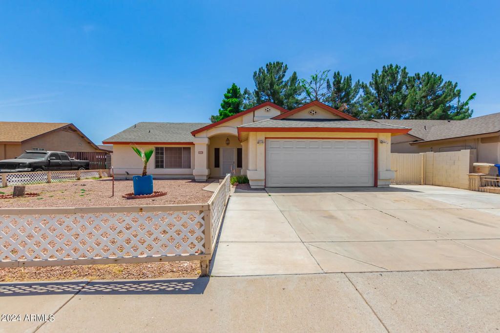 8591 W Oregon Avenue, Glendale