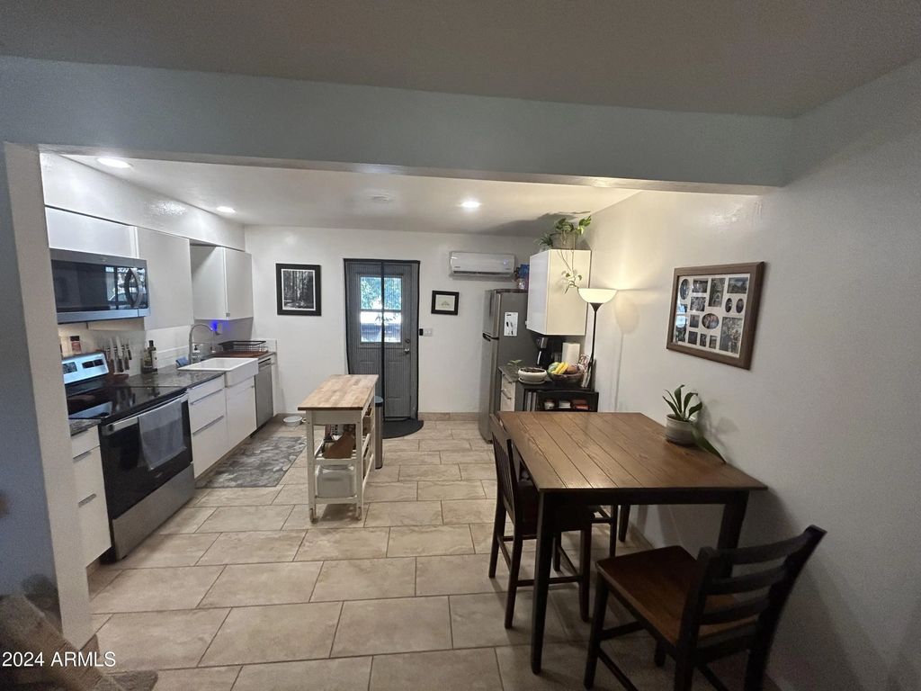 2103 S Granada Drive (unit Apt 8), Tempe