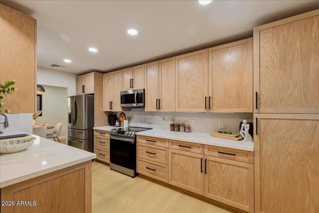 2038 E Cheery Lynne Road, Phoenix