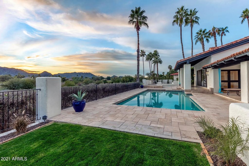 8672 N 64th Place, Paradise Valley