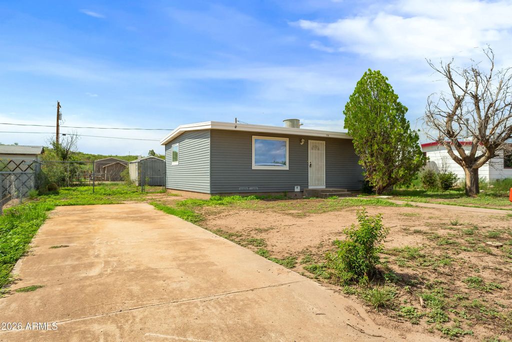 106 E Apache Street, Huachuca City