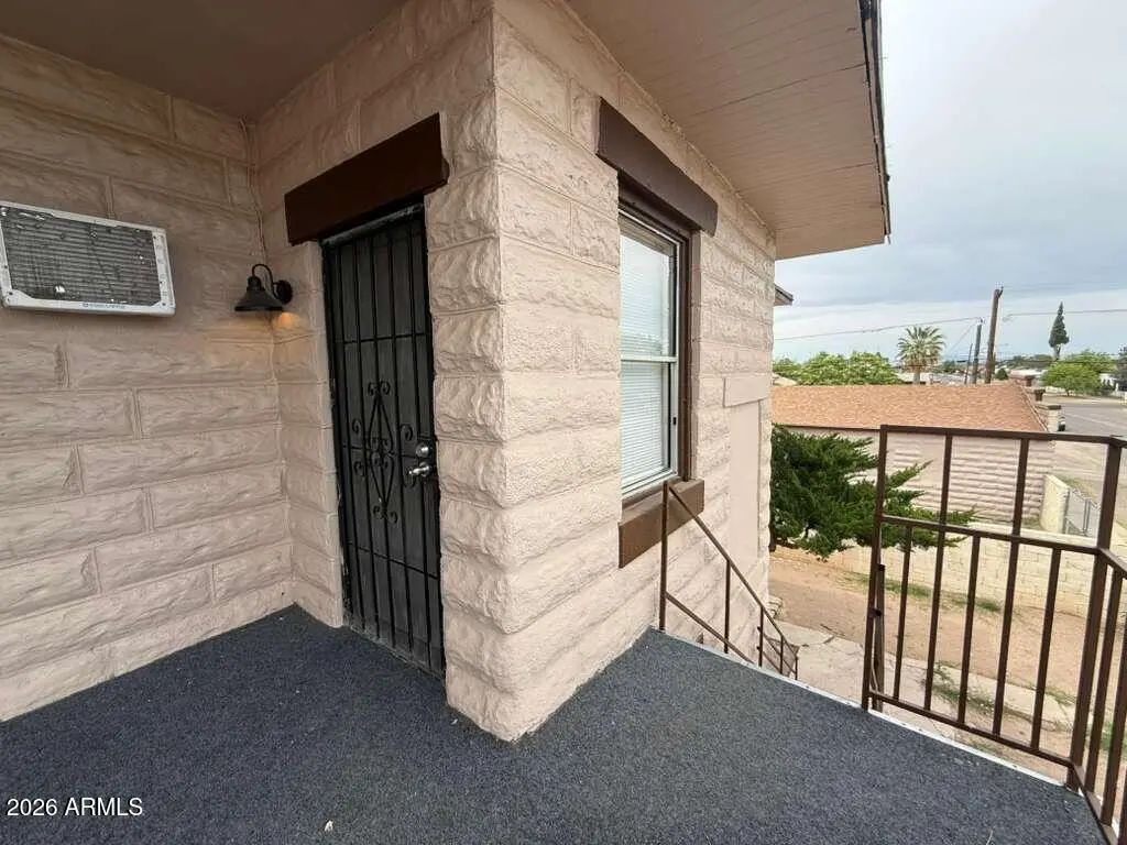 860 E 13th Street (unit 4), Douglas