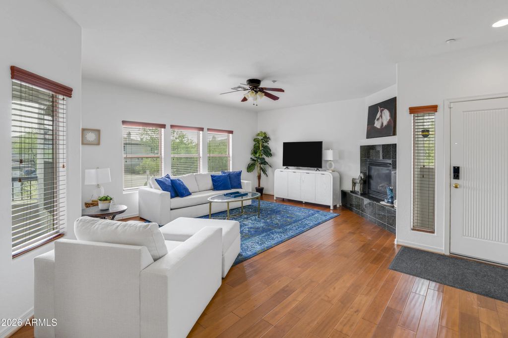 33550 N Dove Lakes Drive (unit Unit 2027), Cave Creek
