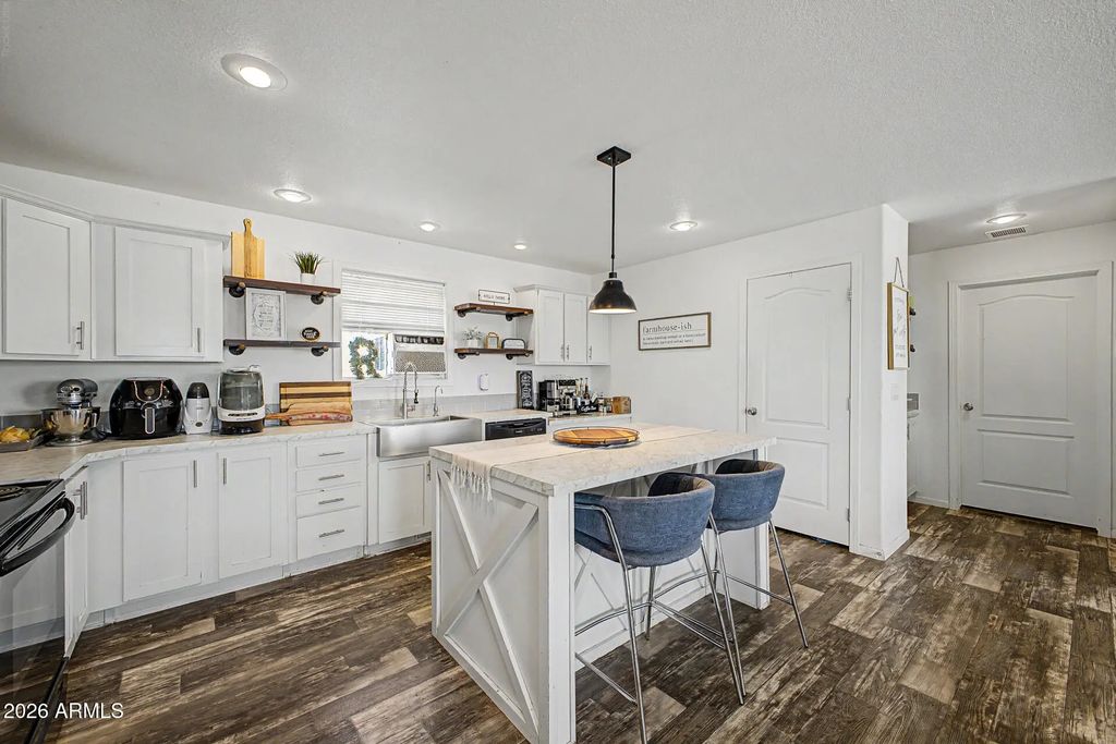2012 S 380th Drive, Tonopah
