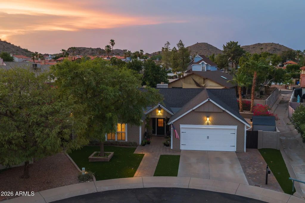 4602 E Kachina Trail, Phoenix