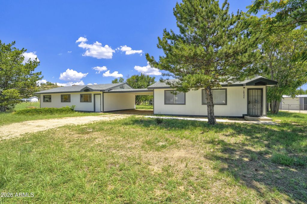 18535 S Joseph Hodge Road, Peeples Valley