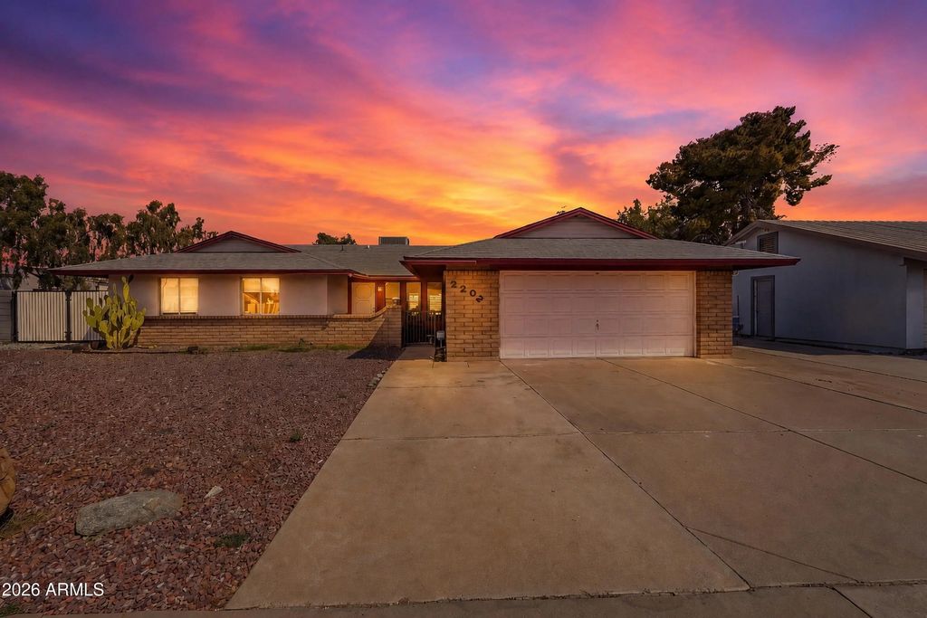 2202 E Hampton Avenue, Mesa