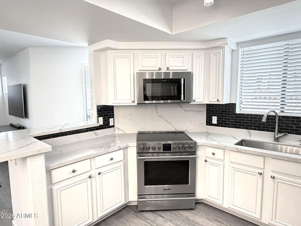 4925 E Desert Cove Avenue (unit 332), Scottsdale