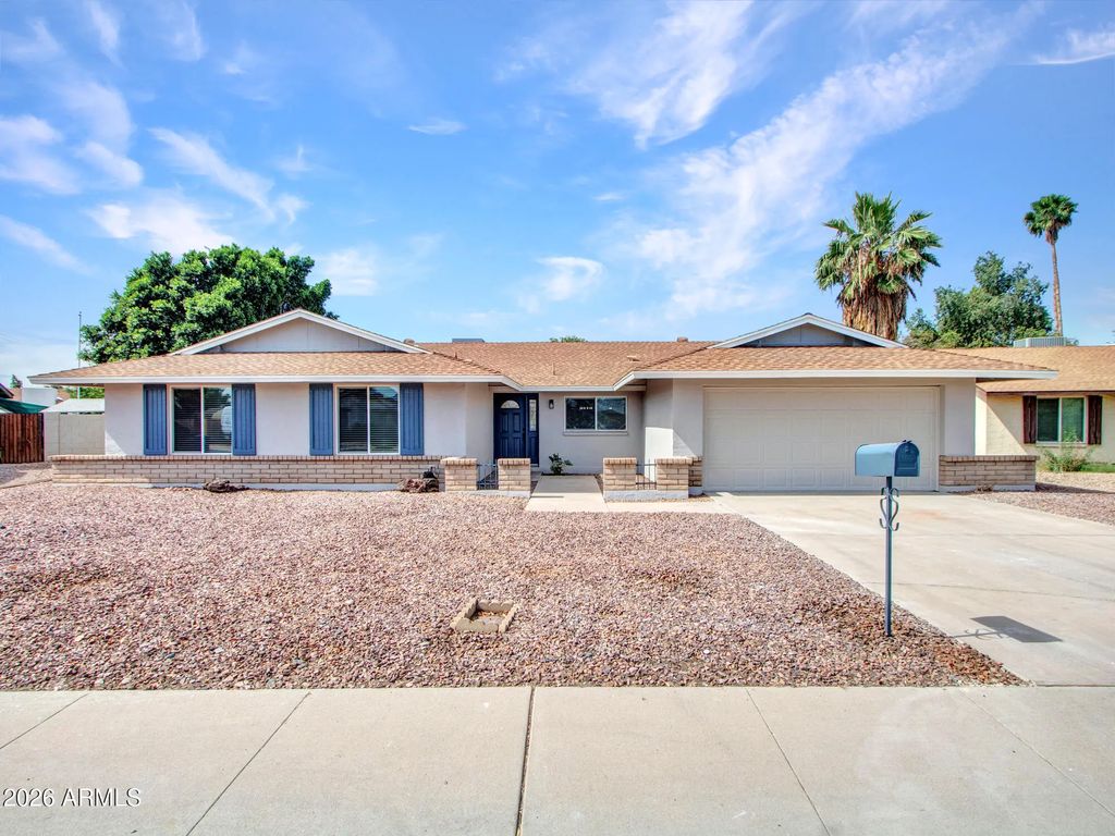 4915 W Shangri La Road, Glendale
