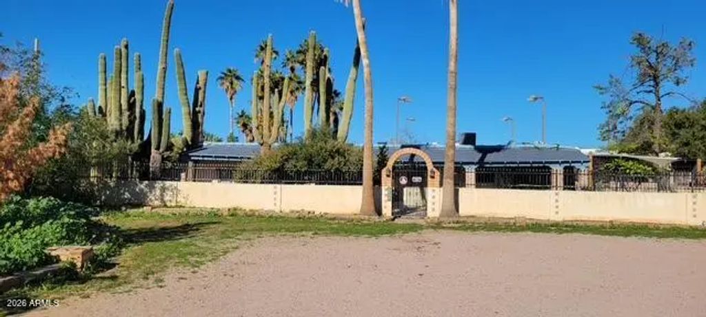 8712 E Main Street, Mesa