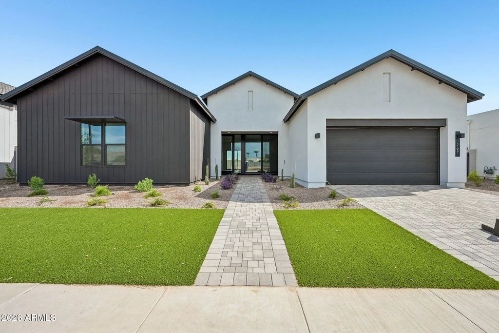2451 E Aquarius Place, Chandler