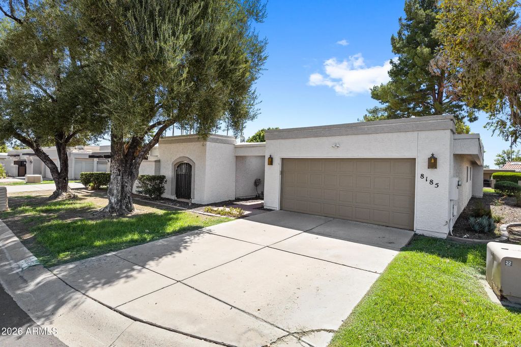 8185 E Del Caverna Drive, Scottsdale