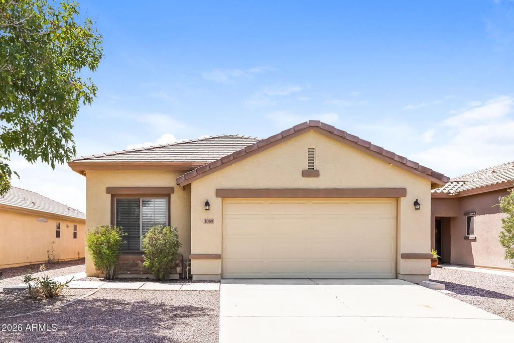 1069 W Desert Hills Drive, San Tan Valley