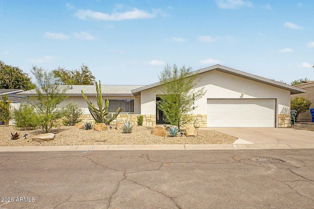 2818 E Malapai Drive, Phoenix