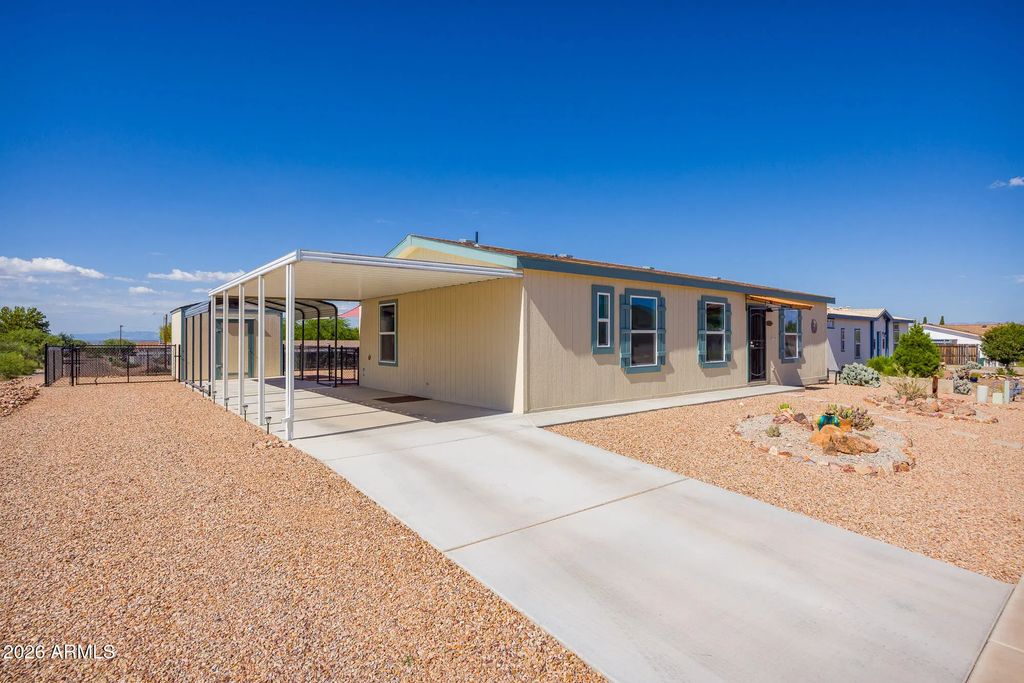 692 W Pony Express Lane, Benson