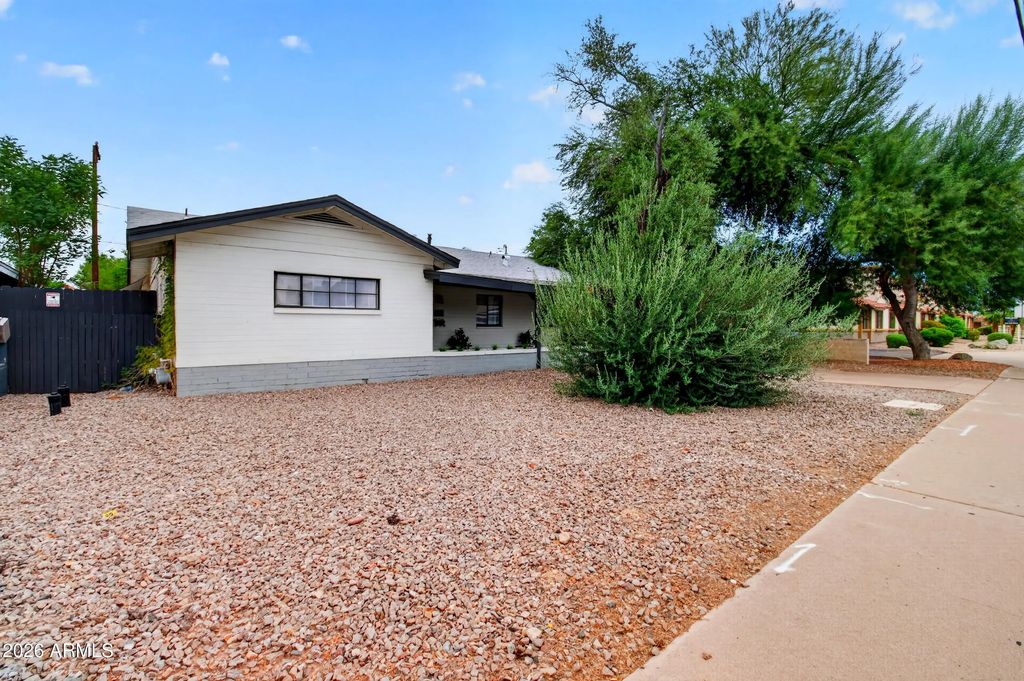 529 W University Drive, Mesa