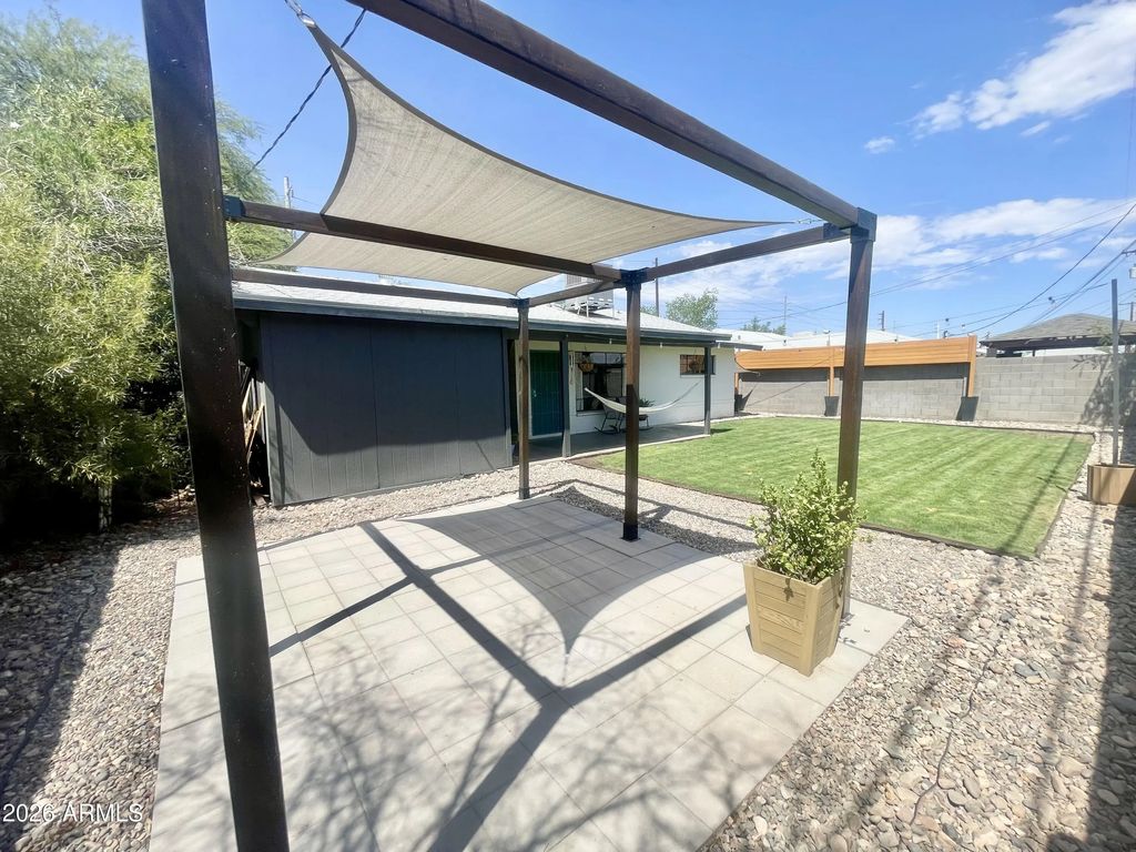 529 W University Drive, Mesa