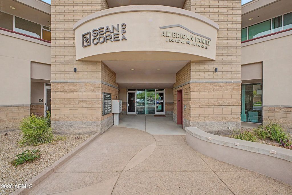 565 W Chandler Boulevard (unit 114), Chandler