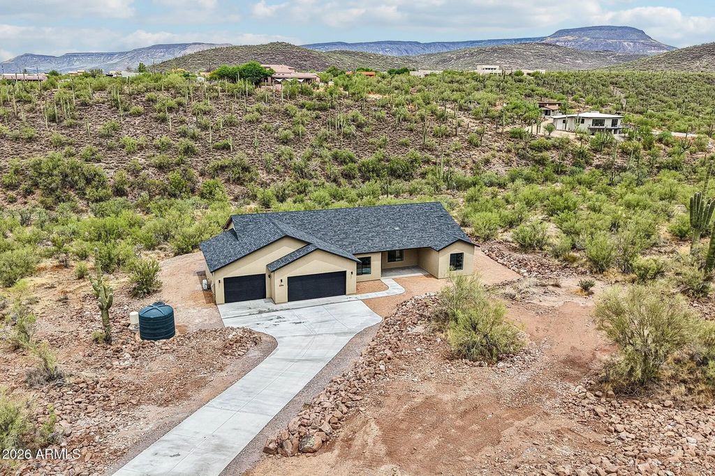 2246 E Manana Road, New River