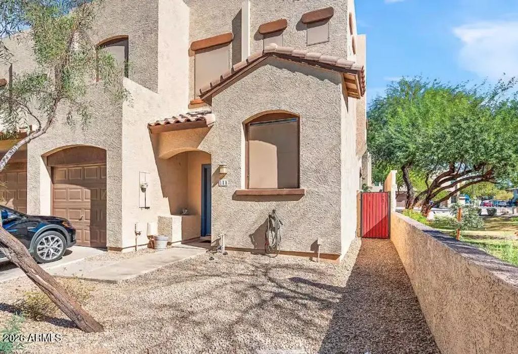 1886 E Don Carlos Avenue (unit 111), Tempe