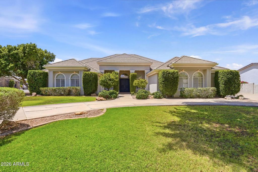302 S Tucana Court, Gilbert