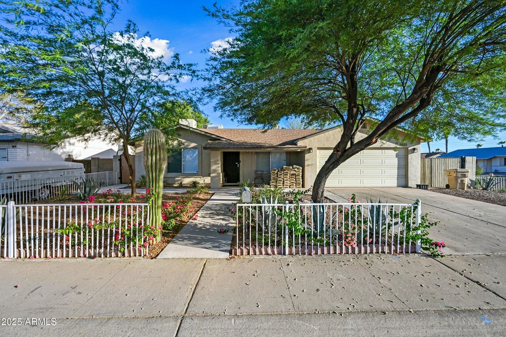 5833 W John Cabot Road, Glendale