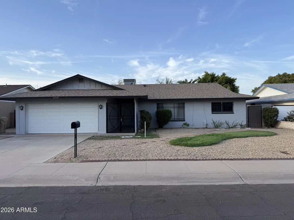 6719 W Denton Lane W, Glendale