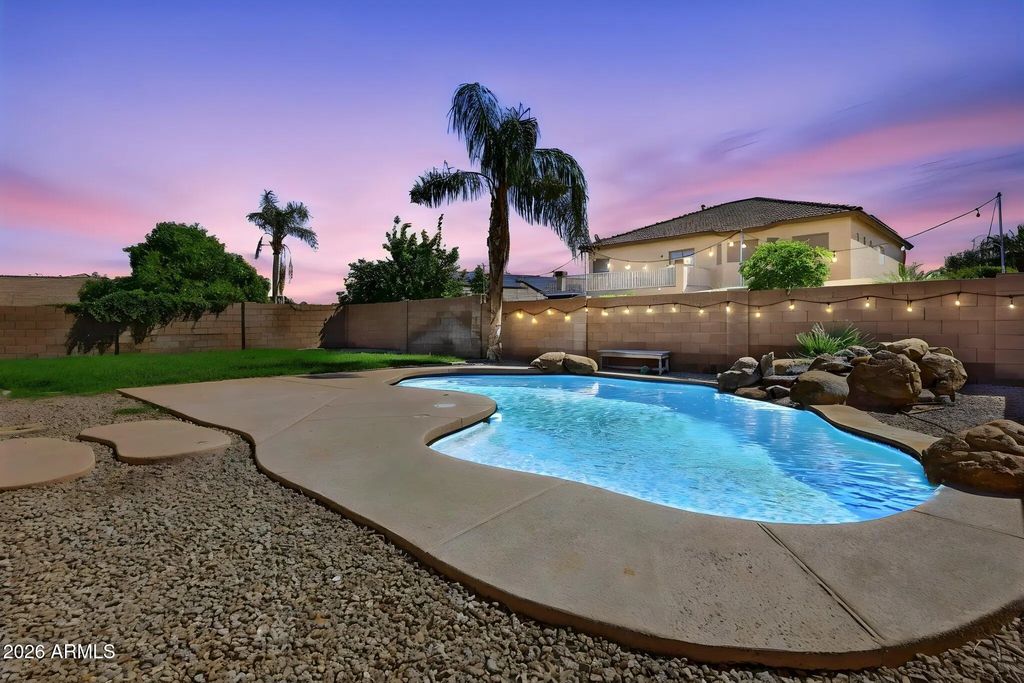 8021 W Hilton Avenue, Phoenix