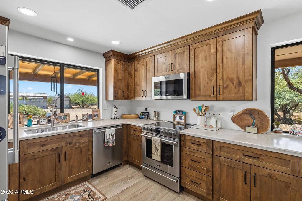 1011 E Maddock Road, Phoenix