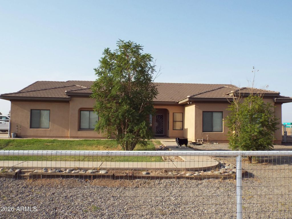 1251 E Stetson Lane, Coolidge