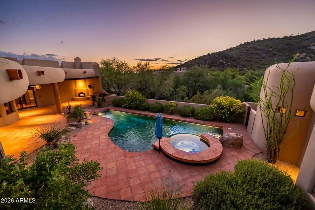 8300 E Dixileta Drive (unit 227), Scottsdale