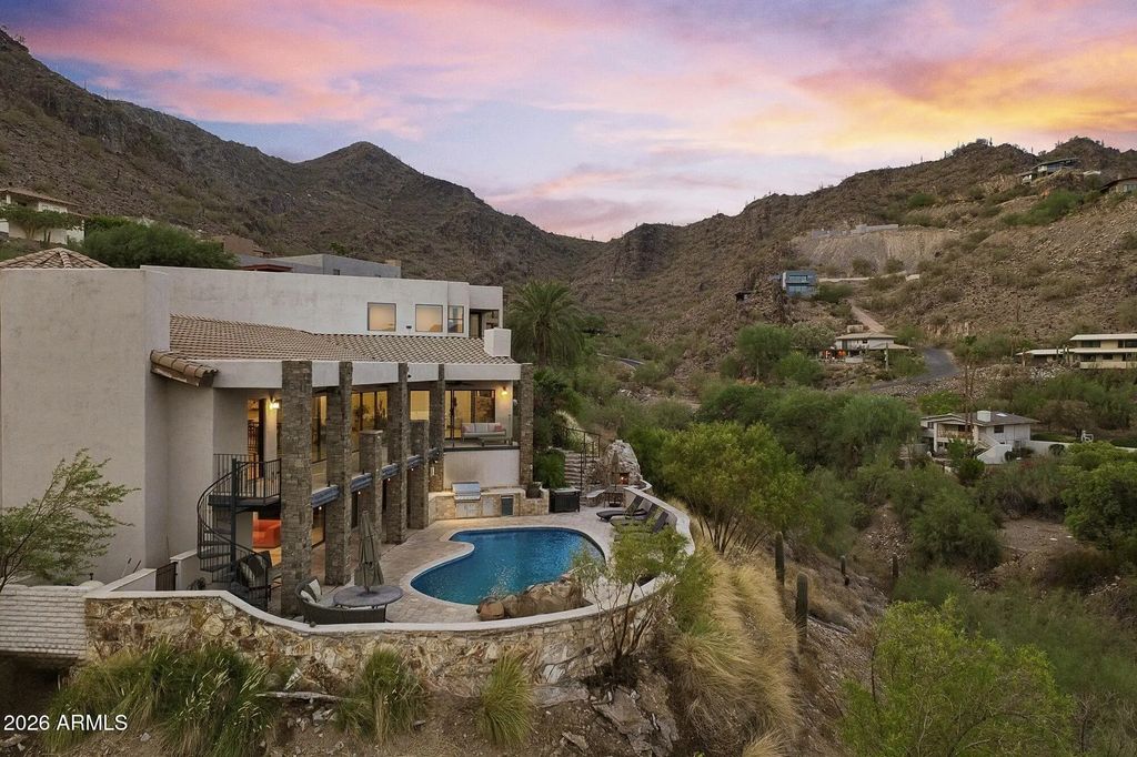 7525 N Clearwater Parkway, Paradise Valley