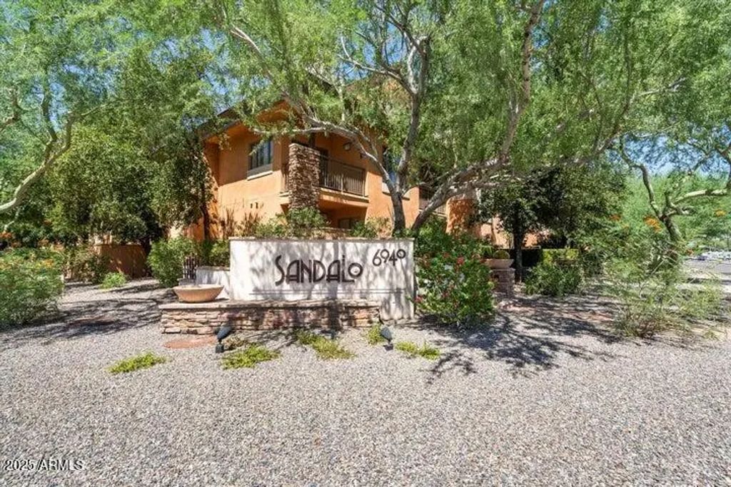 6940 E Cochise Road (unit Unit 1030), Paradise Valley