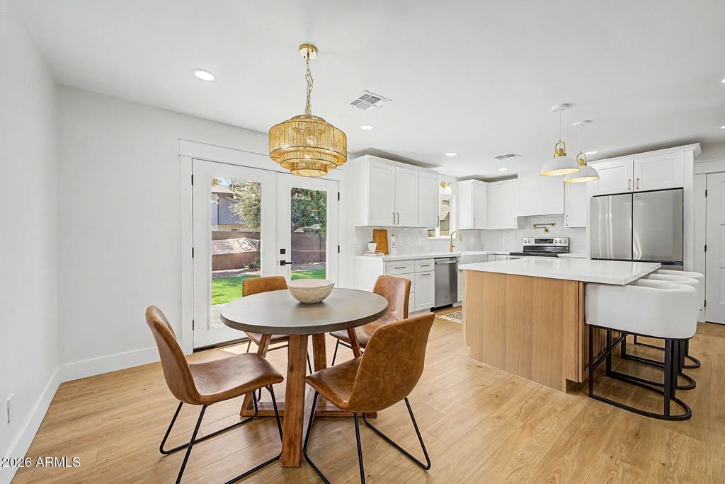 2425 E Inverness Avenue, Mesa