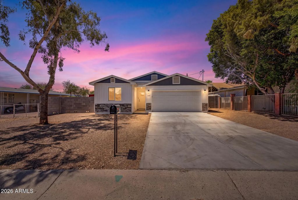 526 S Crismon Road, Mesa
