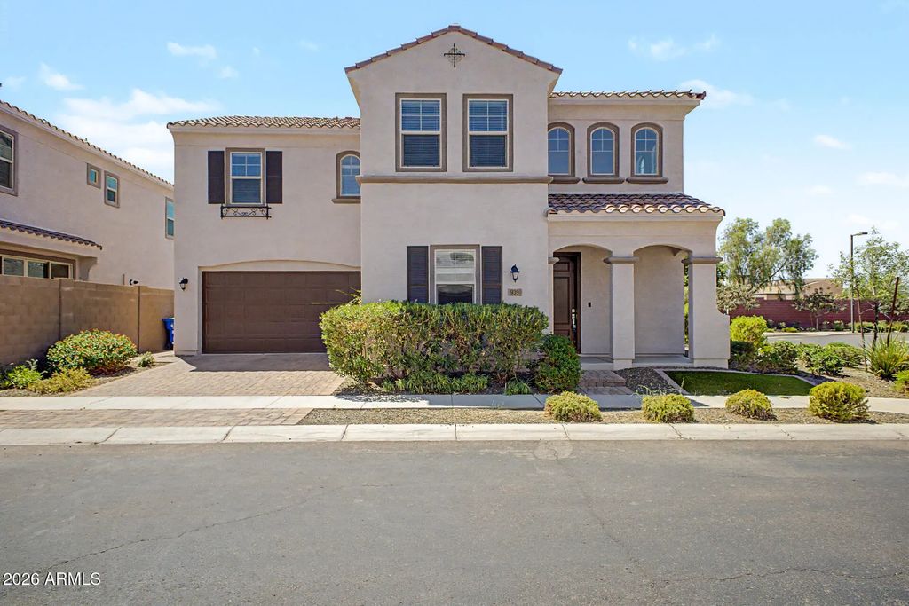 939 E Danbury Drive, Phoenix