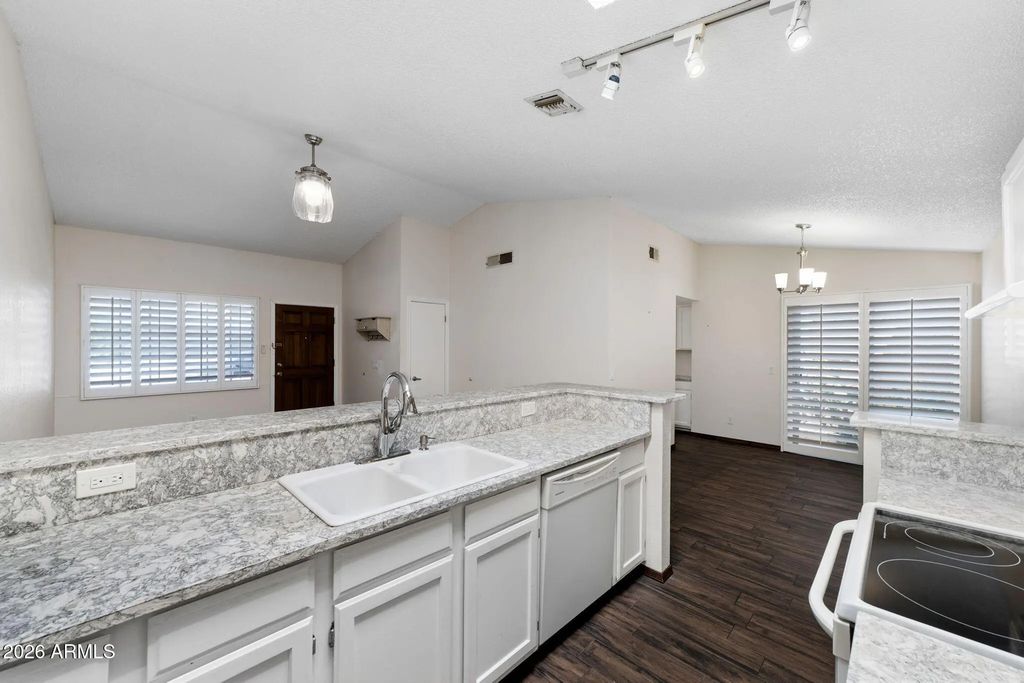 2929 E Broadway Road (unit 100), Mesa