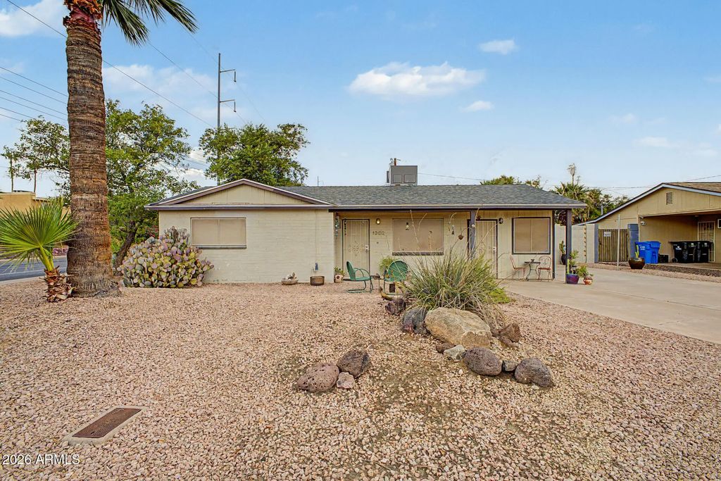 1202 E Becker Lane, Phoenix