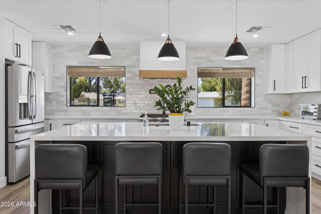 504 W Harmont Drive, Phoenix