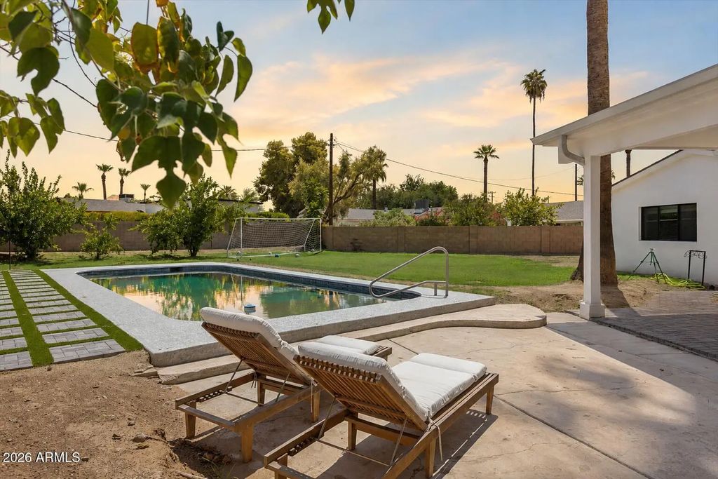 504 W Harmont Drive, Phoenix