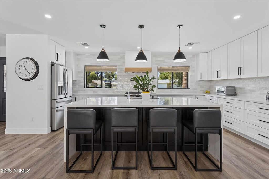 504 W Harmont Drive, Phoenix
