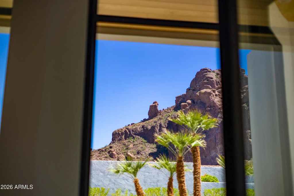 5724 N Echo Canyon Drive, Phoenix