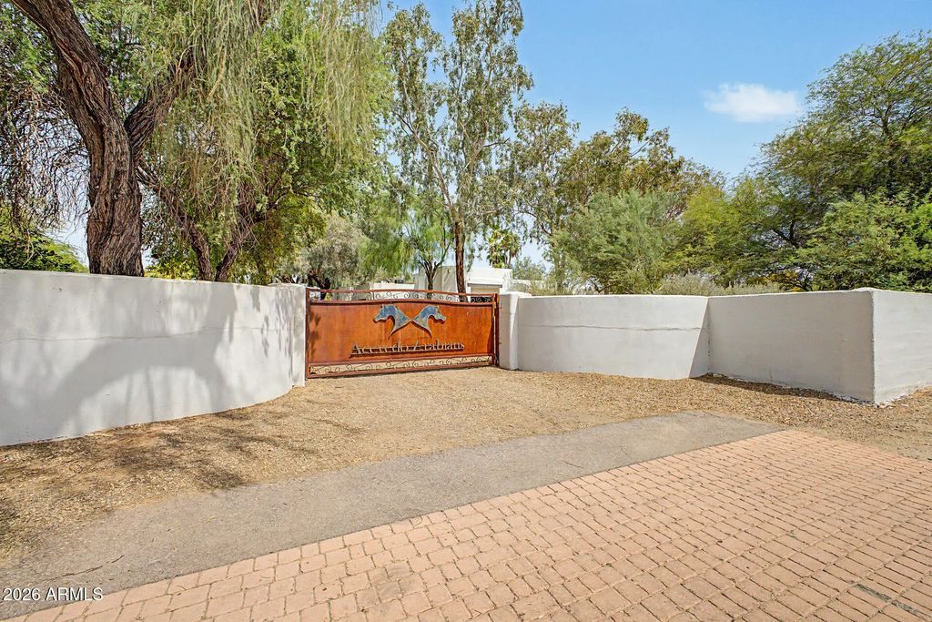 9420 E Cactus Road, Scottsdale