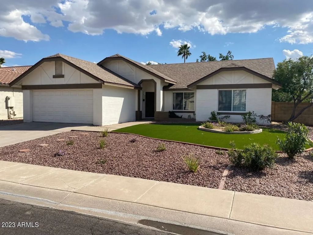 1027 E Hearne Way, Gilbert