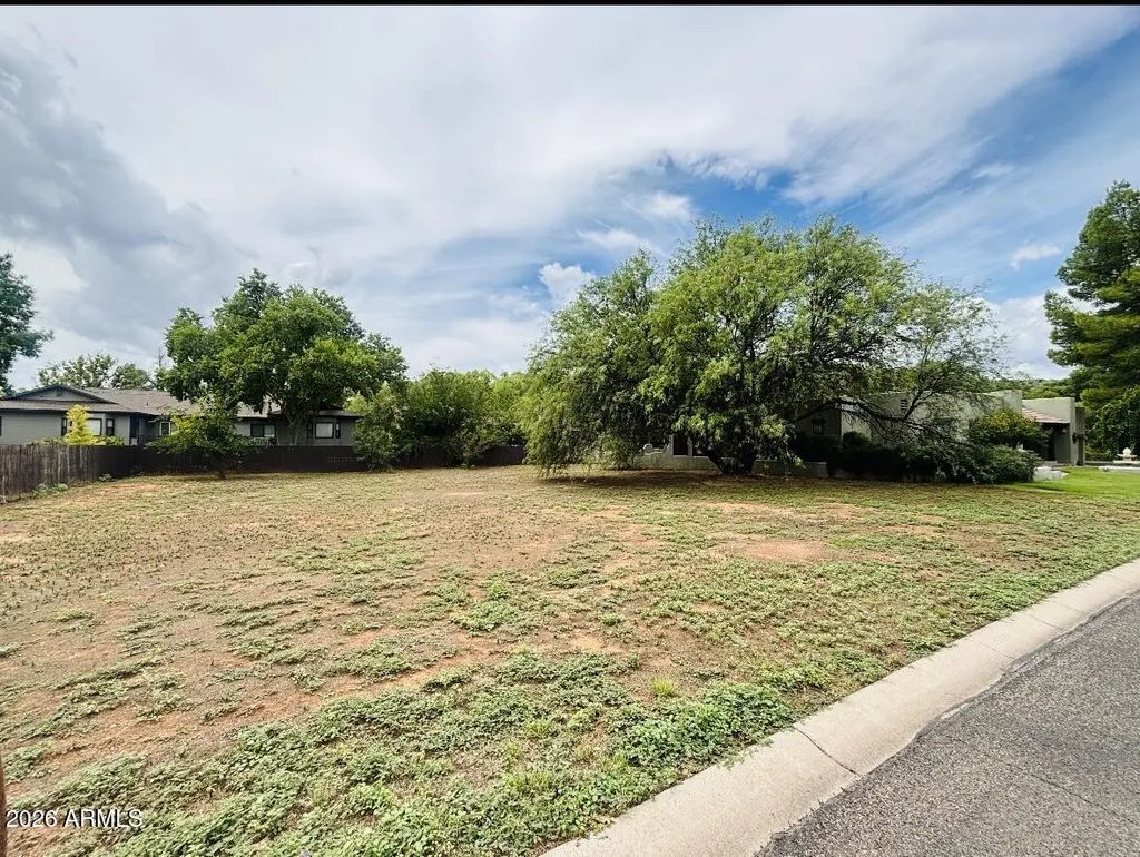 10255 E Oak Creek Valley Drive (unit 146), Cornville