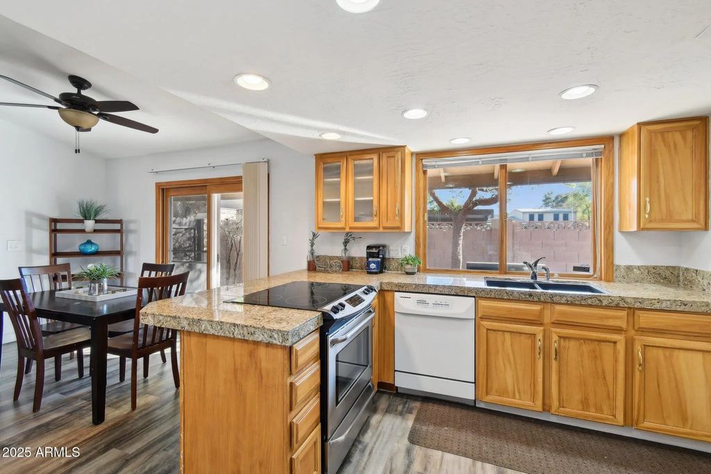4530 W Continental Drive, Glendale