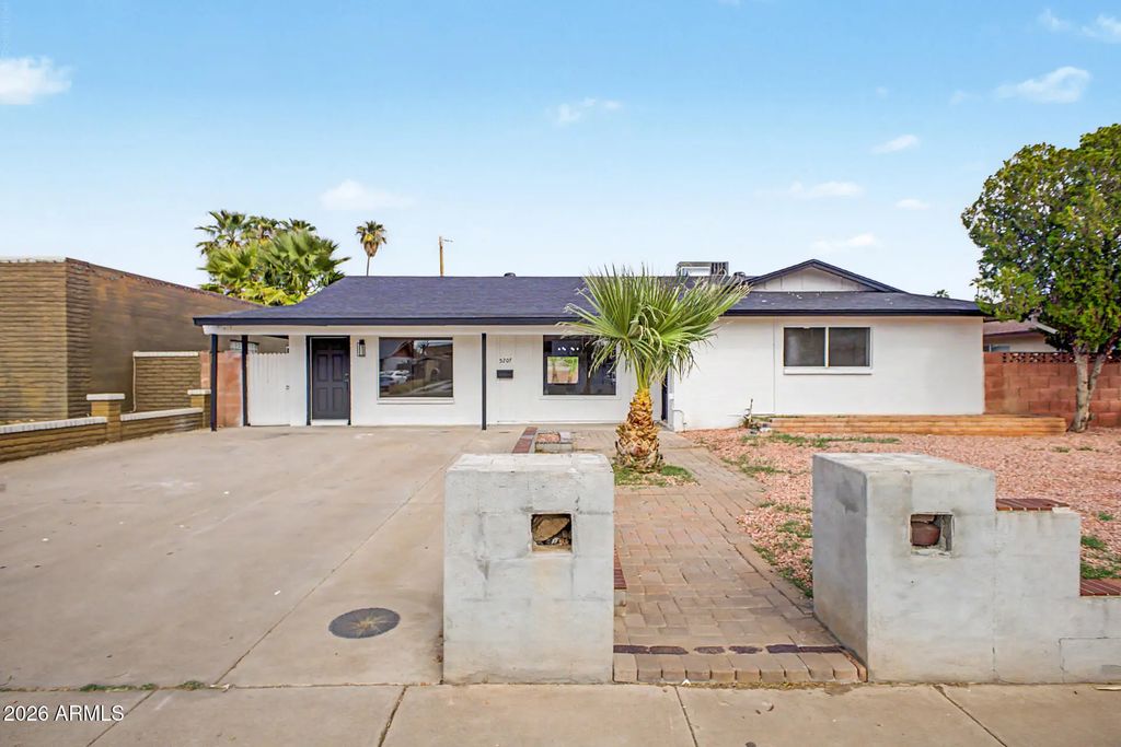 5207 N 39th Drive, Phoenix