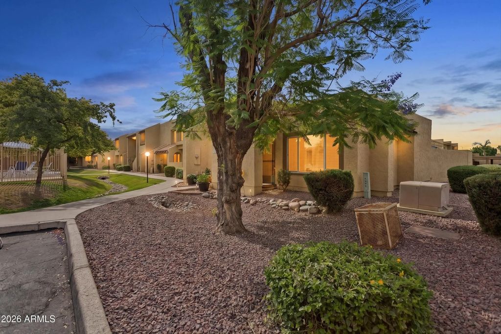 5836 W Winchcomb Drive, Glendale
